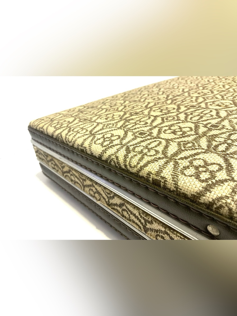 Vintage 1970’s Fabric Covered Briefcase - Picture 9 of 13